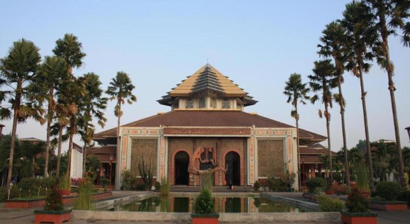Indoluxe Hotel