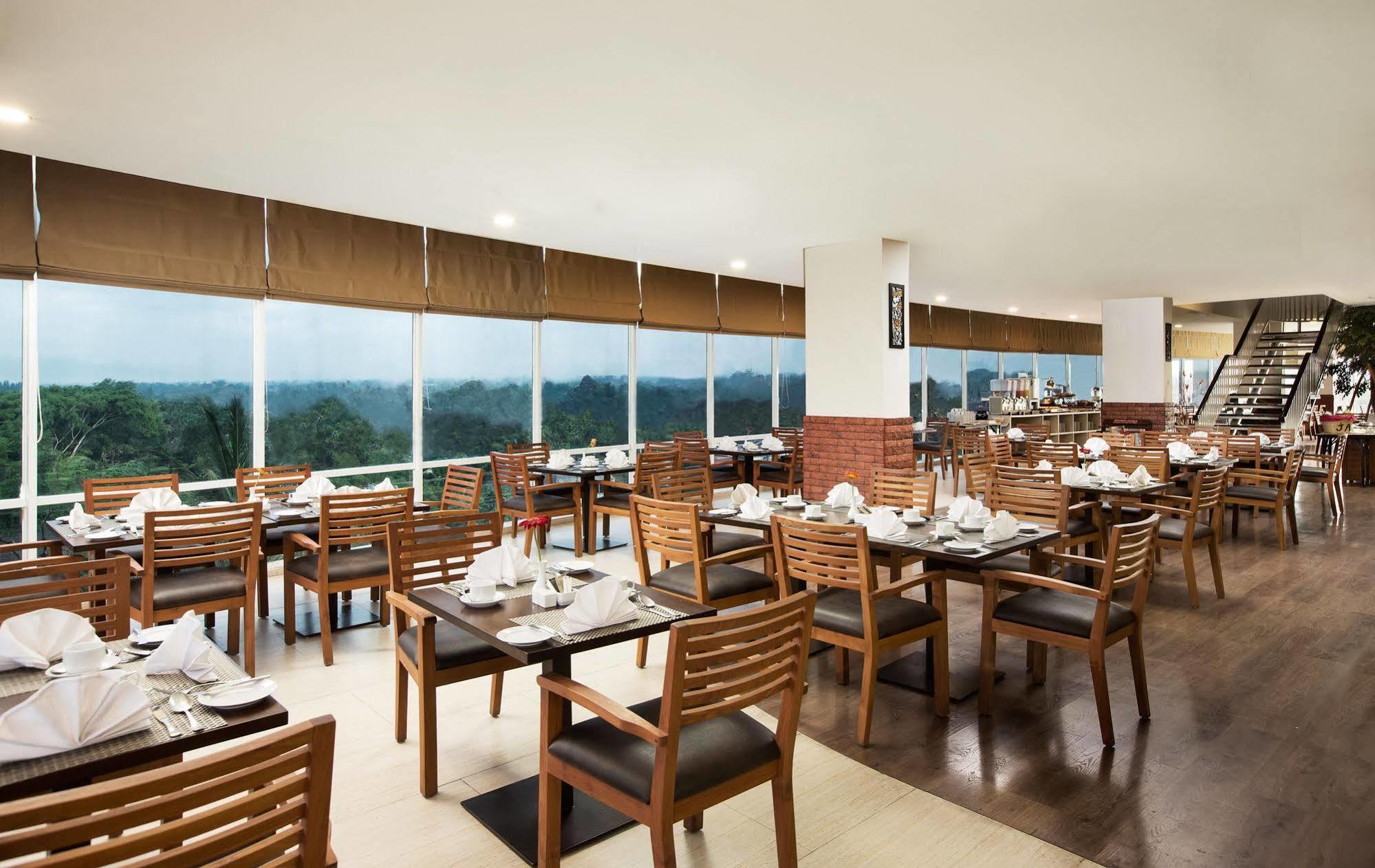 Indoluxe Hotel 4*